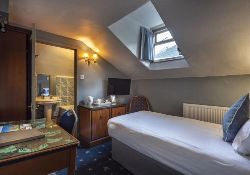 Hotel Hall 4*