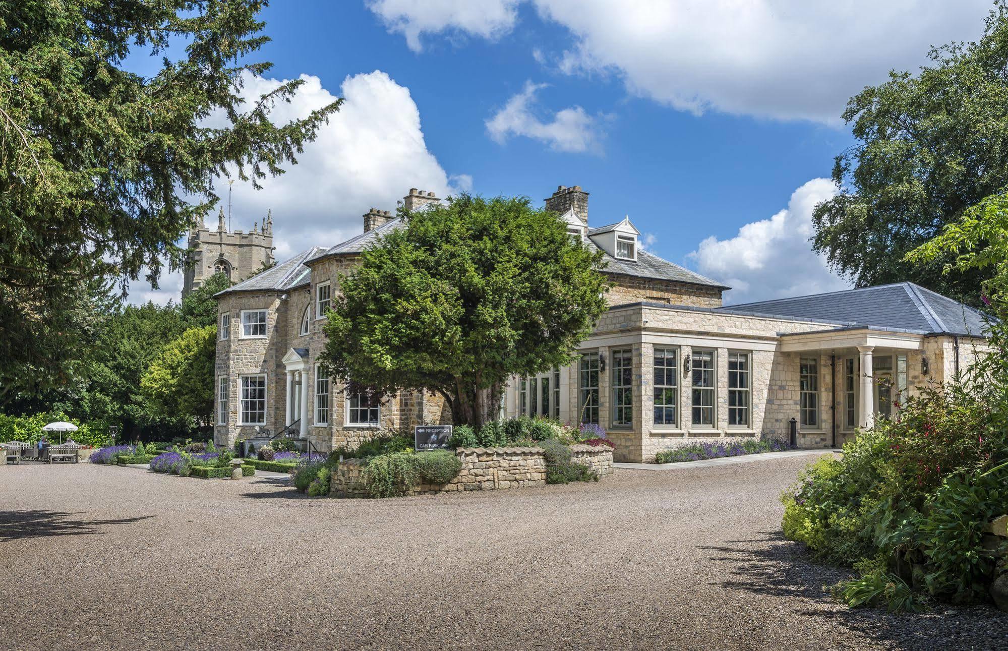 Hall Hotel 4*