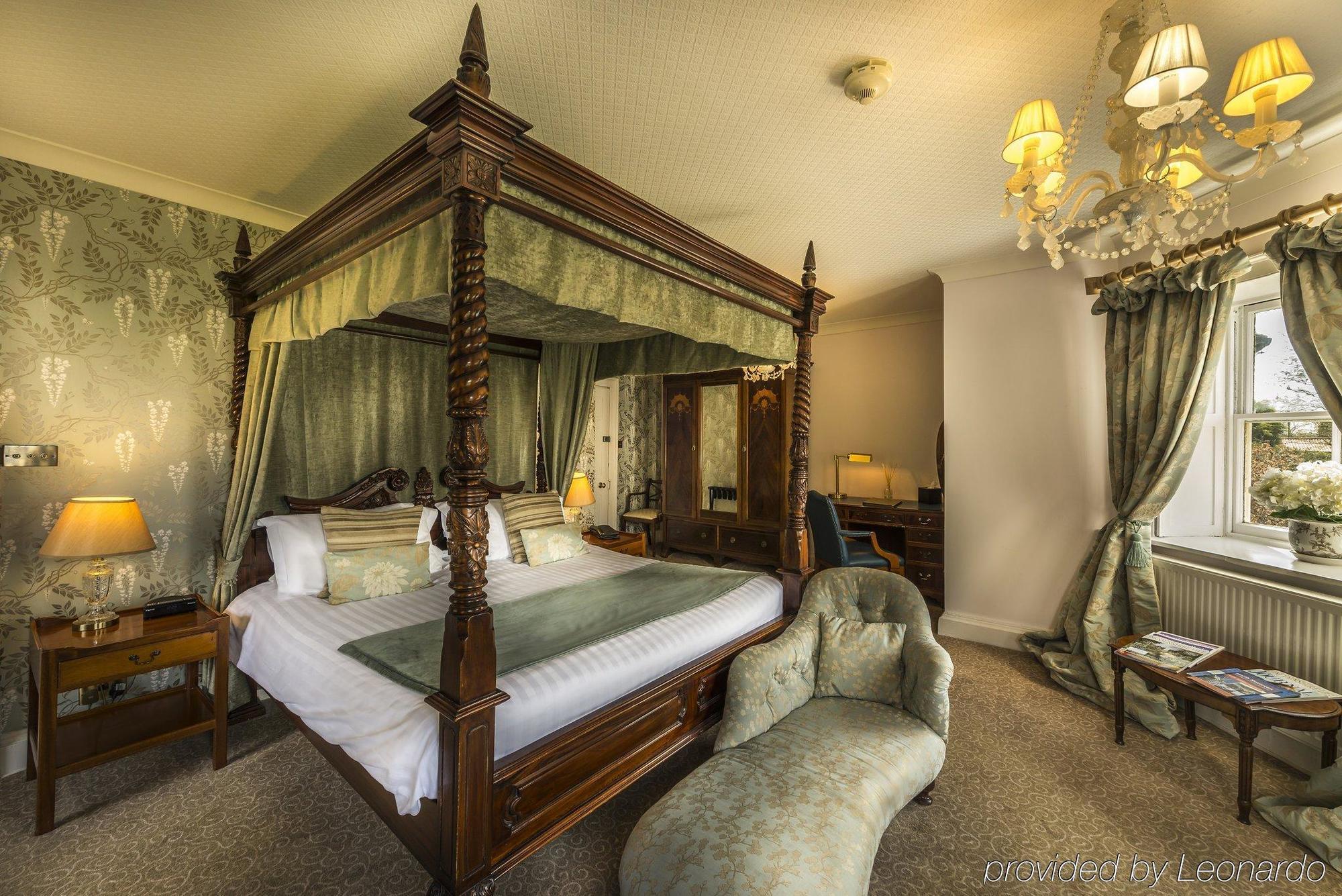 Hall Отель 4*